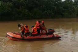 Warga Aceh Timur hanyut di sungai