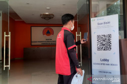 Masuk kantor Pemkab Bekasi wajib gunakan aplikasi PeduliLindungi