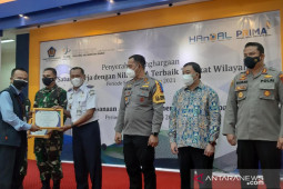 DJPb Kalbar beri penghargaan kepada 24 Satker nilai IKPA terbaik Semester I 2021