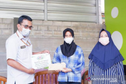 PT Timah santuni biaya pendidikan Feronika dan Aprilia