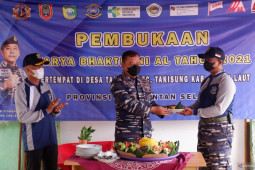 Lanal Banjarmssin bakti sosial di Desa Tabanio