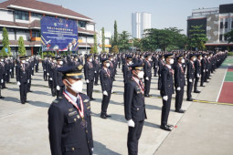 348 wisudawan Poltekbang Surabaya ikuti Pelantikan Perwira Transportasi Terpadu 2021
