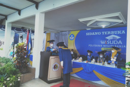 Politeknik Banjarmasin menggelar acara wisuda lantatur