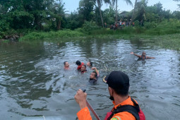 Ari ditemukan meninggal dunia setelah dilaporkan tenggelam di kolam