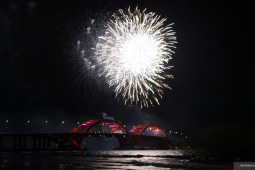 Menikmati pesona Pantai Holtekamp Papua