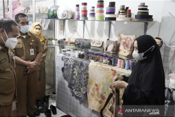 Produk kreasi 'ecoprint' dari Barabai akan dibantu pemasarannya sampai luar negeri