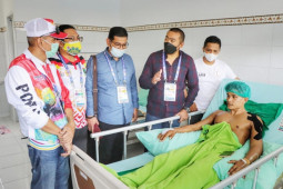 Atlet muaythai Sumbar,  Dion Saputra yang cedera parah