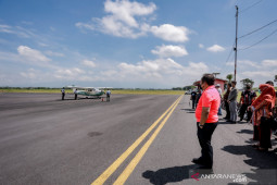 Pesawat Cessna uji coba penerbangan wisata keliling Jember.
