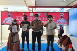 Ratusan warga ikuti vaksinasi vaksin COVID-19 Polda Aceh