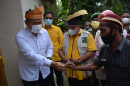 Bupati Langkat serahkan kunci rumah yang dibagun KSJ