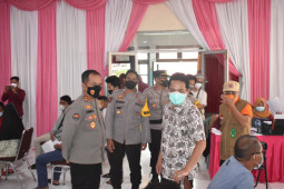 Bupati Balangan rutin kunjungi warga melakukan vaksinasi