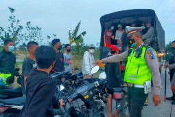 Polisi amankan puluhan motor dan remaja terlibat balap liar di Gresik