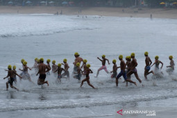 Ratusan warga dan WNA ikuti "Bali Ocean Swim" di Pantai Kuta