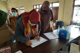 Bupati Balangan naikkan insentif guru honorer