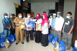 GOW berikan sembako bagi warga kurang mampu di Halong