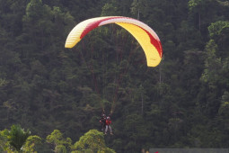 PON Papua - Paralayang selesaikan nomor tandem ketepatan mendarat