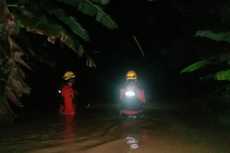 Empat orang hilang setelah banjir dan longsor melanda Luwu