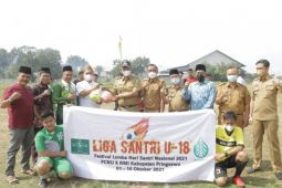 Wakil Bupati Pringsewu menghadiri kick off Liga Santri U-18