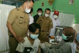 Wakil Bupati Pringsewu tinjau vaksinasi COVID-19 di Pekon Tegalsari, Gadingrejo