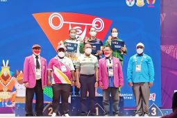 Putri Jabar tambah emas dari kelas 64 kg angkat besi PON Papua
