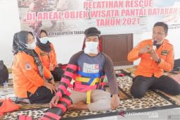 Tanah laut Kalsel latih pelaku usaha pariwisata tentang simulasi "rescue"
