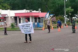 Pria di Lhokseumawe ini demo sendirian, ini tuntutannya