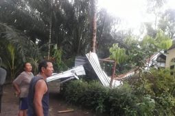 Puting beliung rusak 34 rumah warga desa di Serdang Bedagai