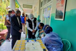 East Java Governor pushes vaccinations of elderly