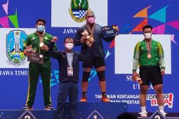 PON Papua - Lifter Carel Julius  tambah koleksi medali emas Jabar