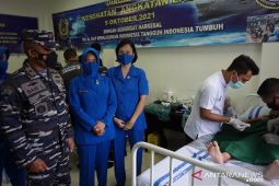 Lantamal Ambon peringati Harkesal 2021 dengan khitanan massal, berbagi kasih