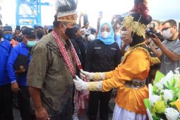 Kafilah Papua Barat tiba pertama kali di STQN Maluku Utara, jadilah tuan rumah yang baik