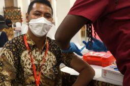 KJRI Chicago beri vaksin COVID