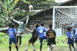 Paman Birin buka pertandingan sepak bola usia dini