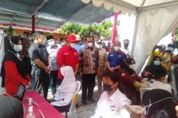 Lomba kicau burung disertai vaksinasi massal berhadiah