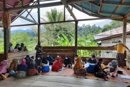 Polres Merangin gelar vaksinasi di desa terpencil berjalan ekstrem