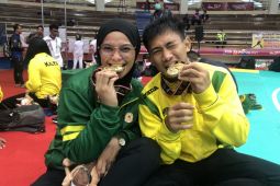 PON Papua - Pasangan suami istri Iqbal-Sarah raih emas cabang pencak silat