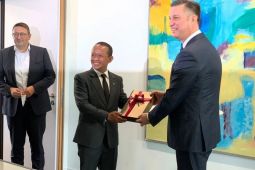Bahlil dorong Volkswagen bangun industri baterai listrik
