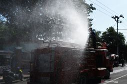 Penyemprotan Massal Disinfektan di Kota Madiun
