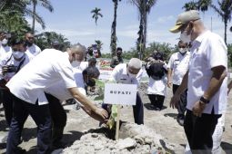 Bupati Asahan gelar gebyar tanam pisang barangan merah