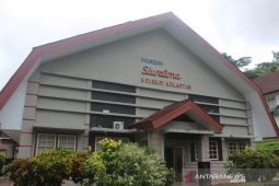 Warga hibahkan patung Martha Cristina Tiahahu ke Museum Siwalima