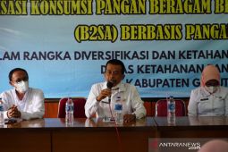 Pemkab Garut bagikan 500 paket pangan kudapan bergizi untuk pelajar