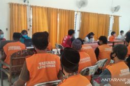 Sebanyak 400 warga binaan Lapas Jember jalani vaksinasi COVID-19