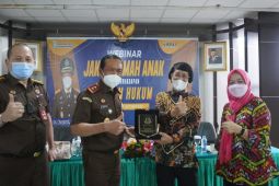 Kejati Kalbar gelar webinar bersama Kak Seto "Jaksa Ramah Anak"