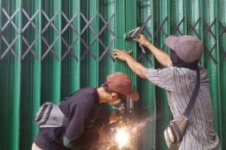 Tim terpadu Singkawang tertibkan 120 kios di Pasar Semi Modern Alianyang