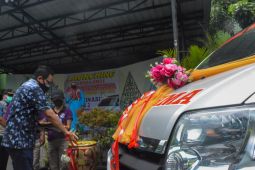 Warga swadaya beli ambulans bantu tangani COVID