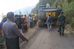Polres-Kodim Bangli bergotong-royong buka akses jalan ke Trunyan