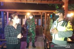 Pemkab Sukabumi sosialisasi vaksinasi dan jam operasional kafe