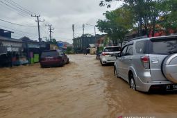 Banjir menggenangi sejumlah ruas jalan dan rumah di Samarinda