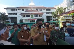 Temui warga Belawan, Bobby janji tuntaskan banjir rob