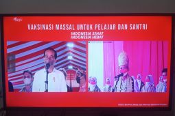 Presiden Jokowi tertawa mendengar "tebak-tebakan" pelajar Lampung